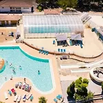 مكان تخييم Mobil-home Prestige Avec Terrasse, 3 Chambres, 6 Couchages - Api-1-52-645 *